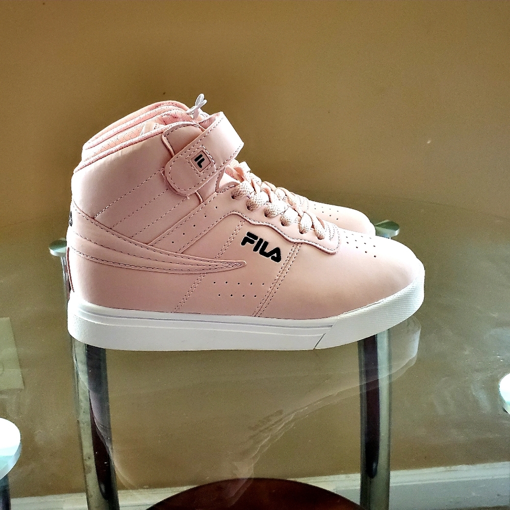 NWOT Fila high top sneakers
